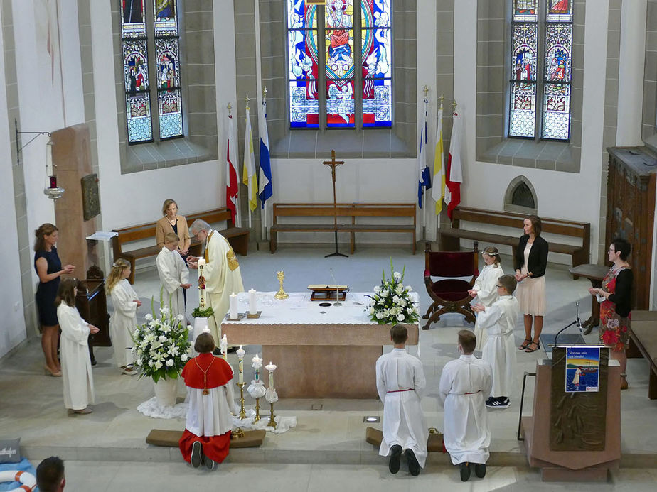 Feier der 1. Heiligen Kommunion in Sankt Crescentius (Foto: Karl-Franz Thiede)